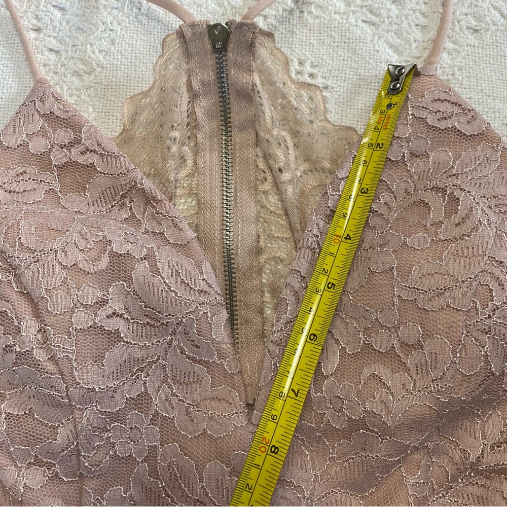 Windsor Lacey Open Back Mini Dress (M) - Picture 10 of 10